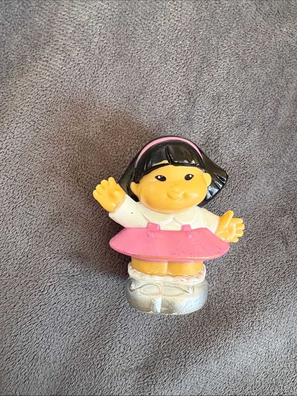 2000 Sonya Lee Figurine Toy - Cute Role-Play Doll